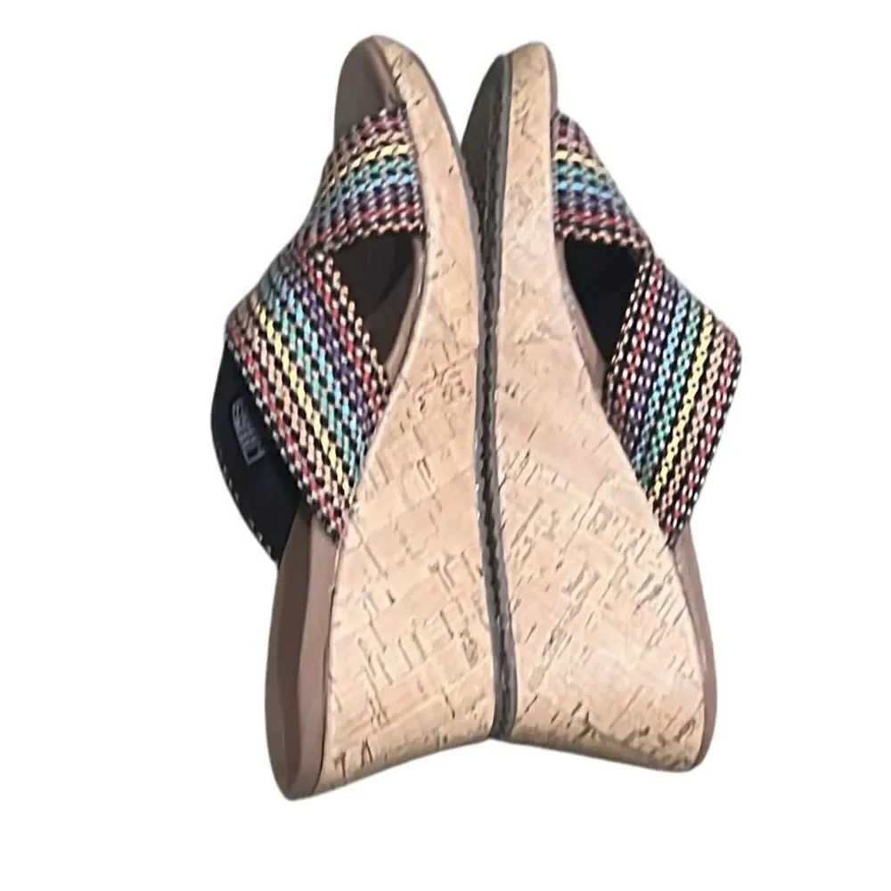 Sketchers Women’s 7 Black and Blue Cross-Strap Sandals with Textured Design